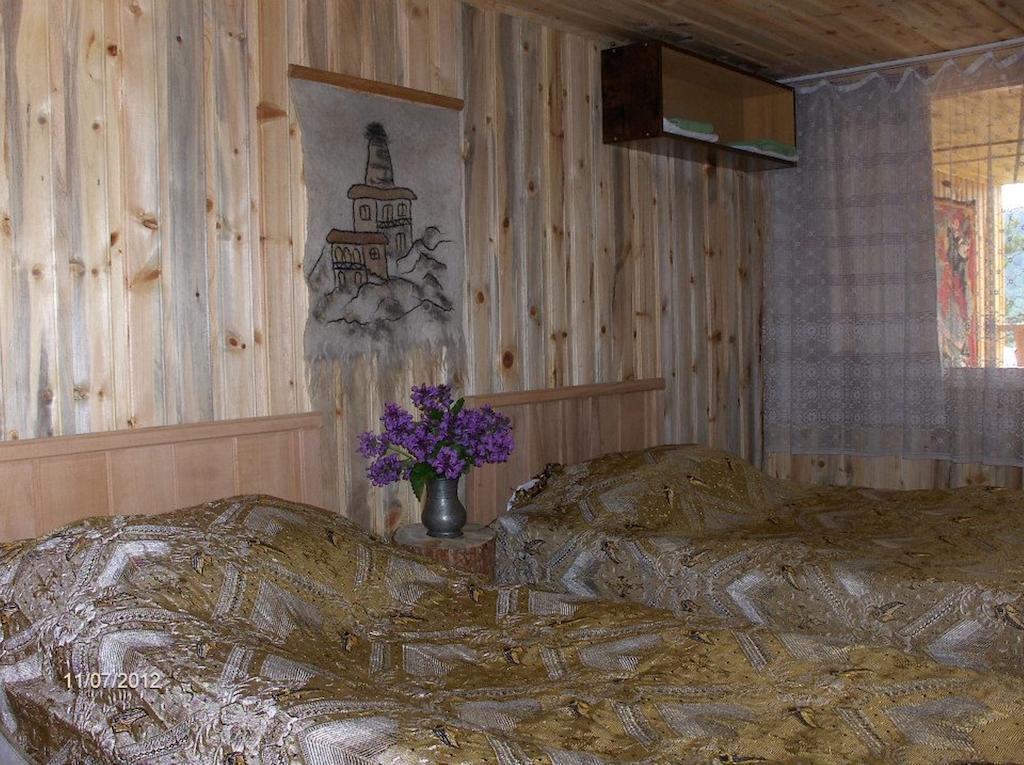Guest House Mirgvela Omalo الغرفة الصورة