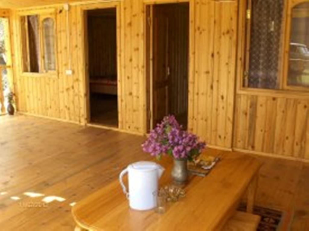 Guest House Mirgvela Omalo الغرفة الصورة